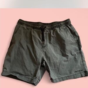 LARGE QUIKSILVER SHORTS